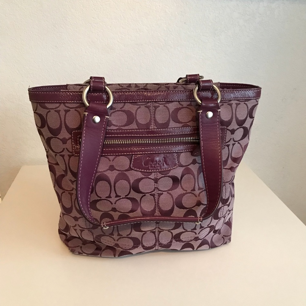 Signature Coach Shoulder Bag